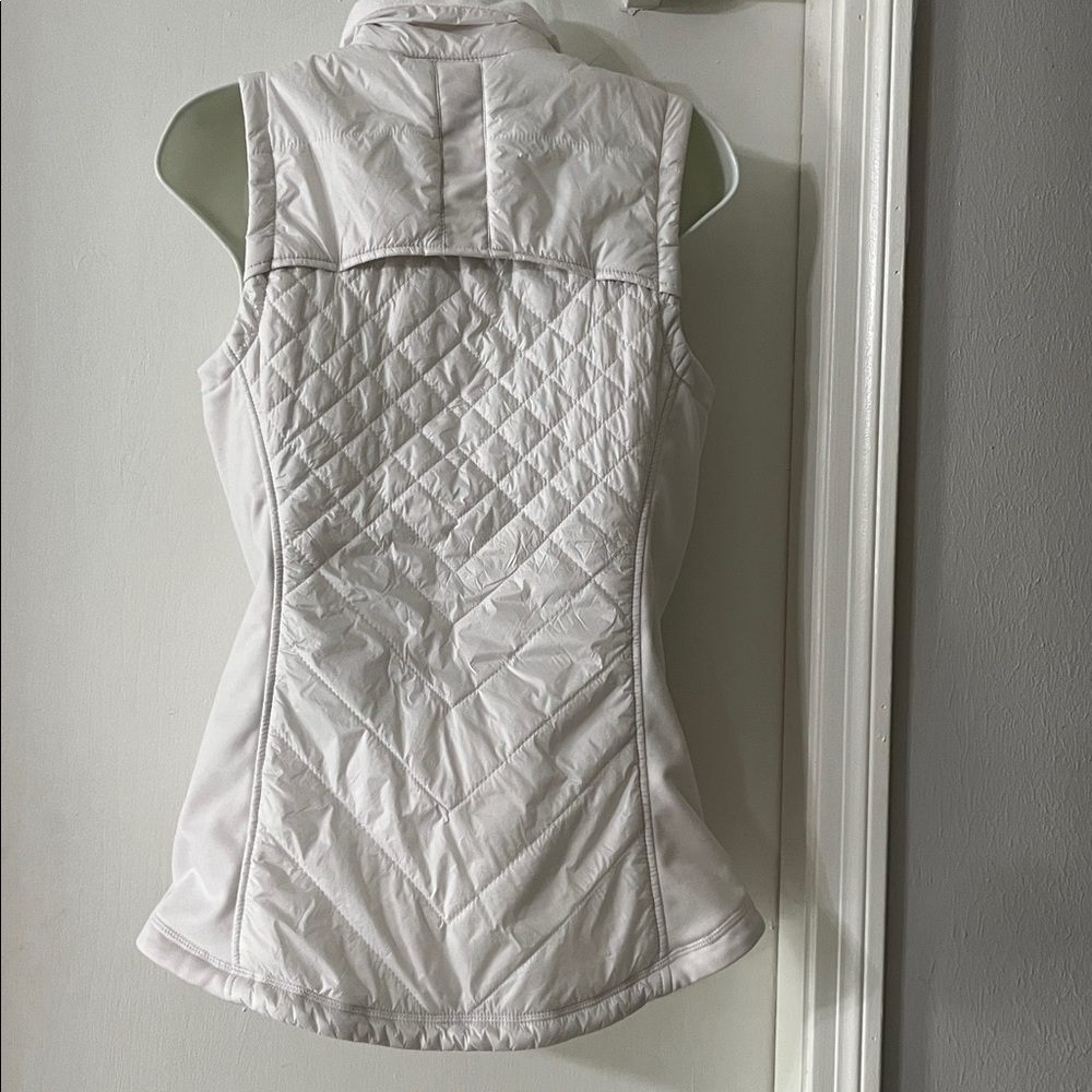 Athleta Women's white Quilted Vest - Picture 3 of 9